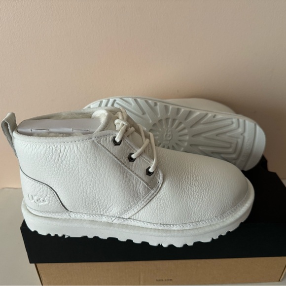 UGG Neumel Pebbled Leather Chukka Boot. Size: 9, 10 - Picture 7 of 12